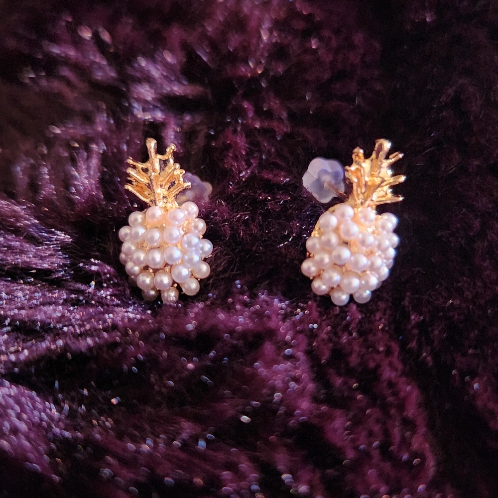 New faux pearl goldtone pineapple stud earrings